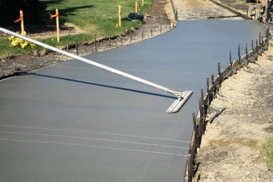 Curved walkway · Float finishing